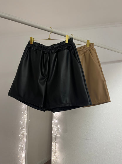 Lederimitat Shorts versch. Farben