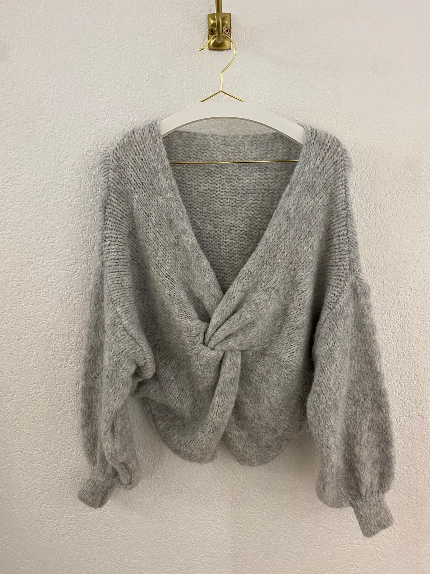 Eleganter Strickpulli mit Knoten Detail