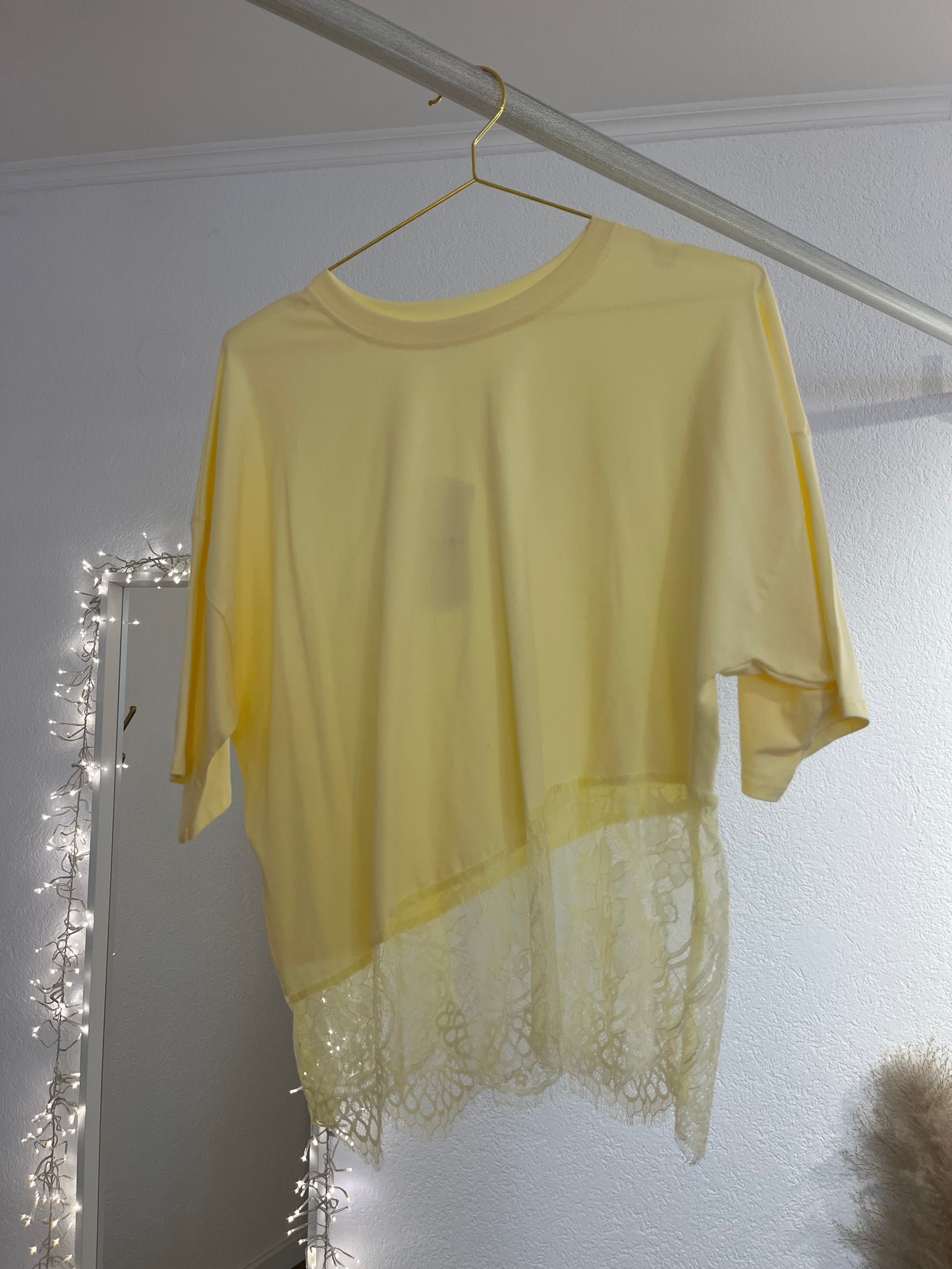 T-Shirt mit Spitzeneinsatz