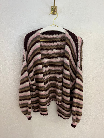 Gestreifte Strickjacke