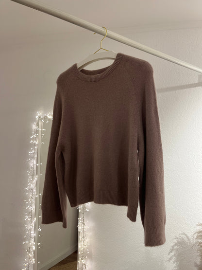Klassischer Strickpullover mit weiten Ärmeln