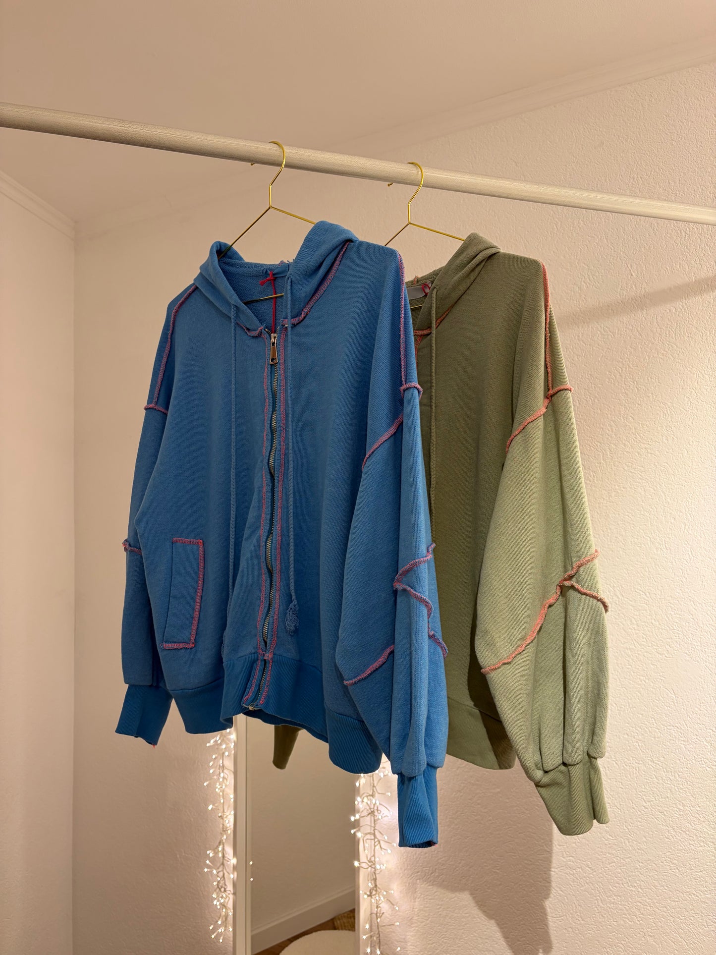 Oversize Zipper mit sichtbaren Nähten