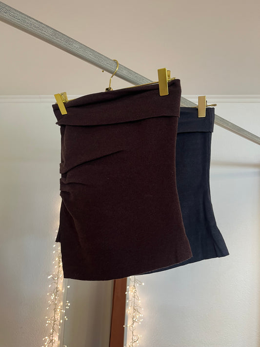 Schulterfreies Stricktop gerafft versch. Farben