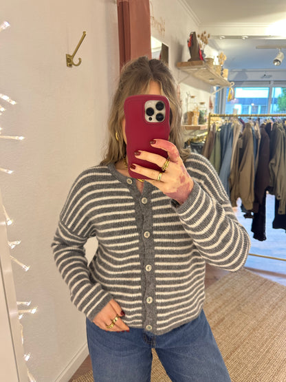 Strickjacke mit Streifen