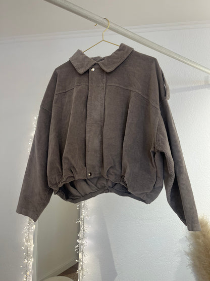 Dünne Cordjacke im Bomberstil