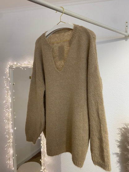 Langer Strickpulli mit V-Ausschnitt versch. Farben