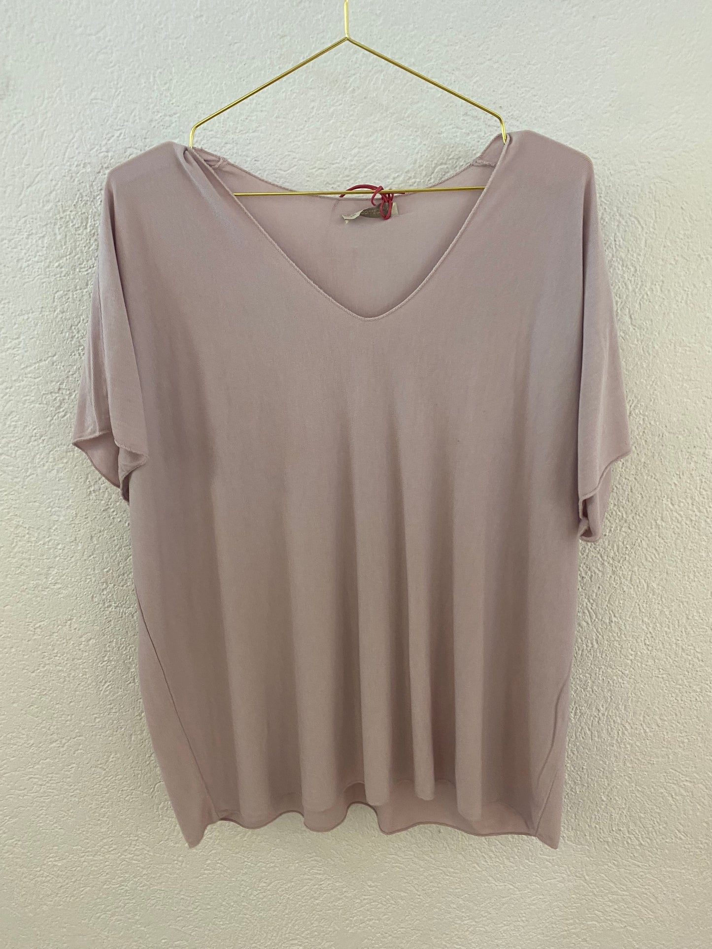 Basic T-Shirt mit V-Ausschnitt