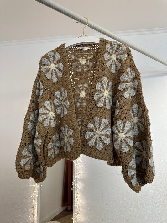 Gestrickter Cardigan mit Blumen