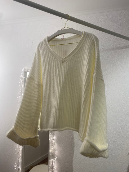 Strickpulli mit V-Ausschnitt versch. Farben