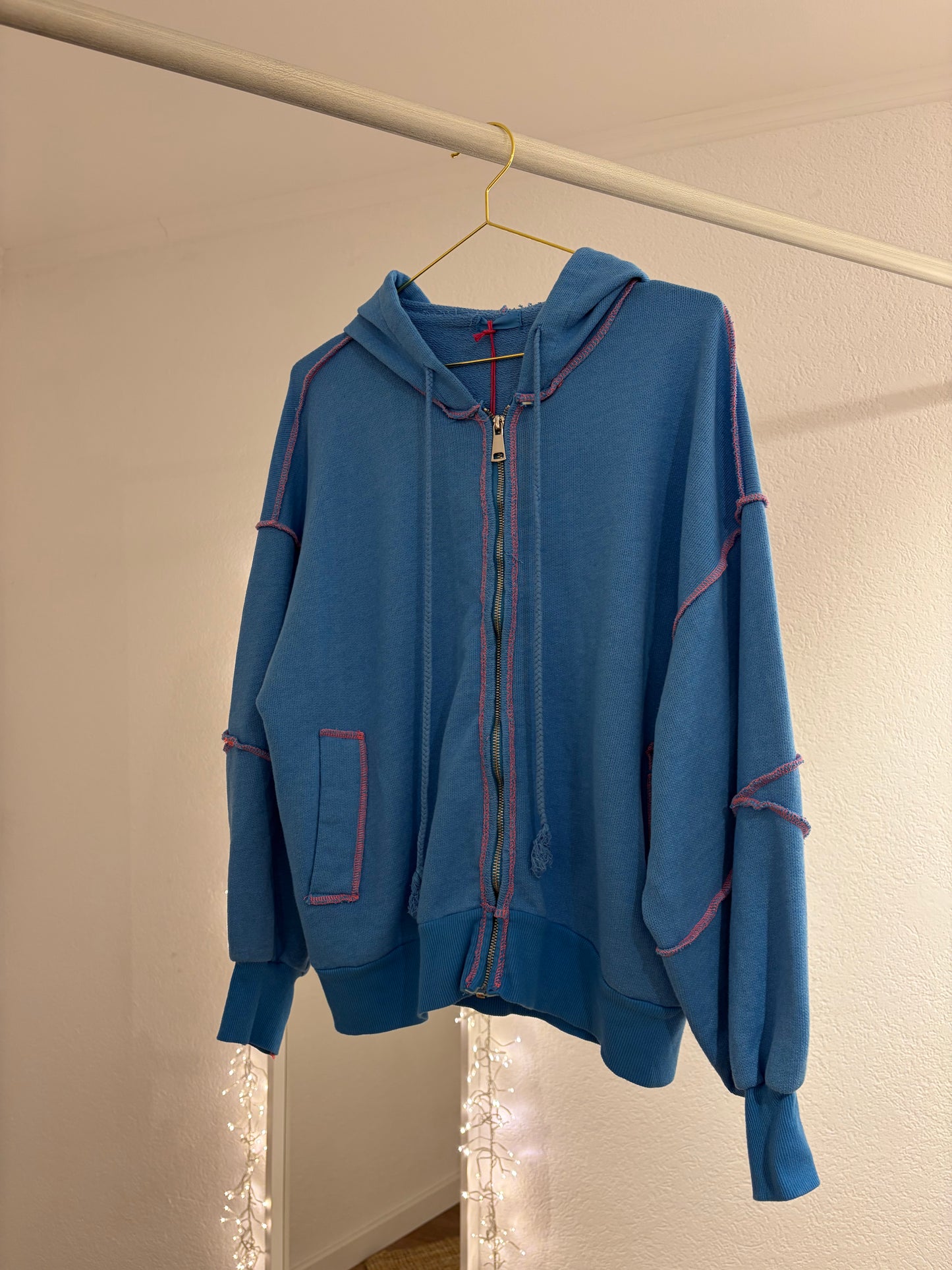 Oversize Zipper mit sichtbaren Nähten