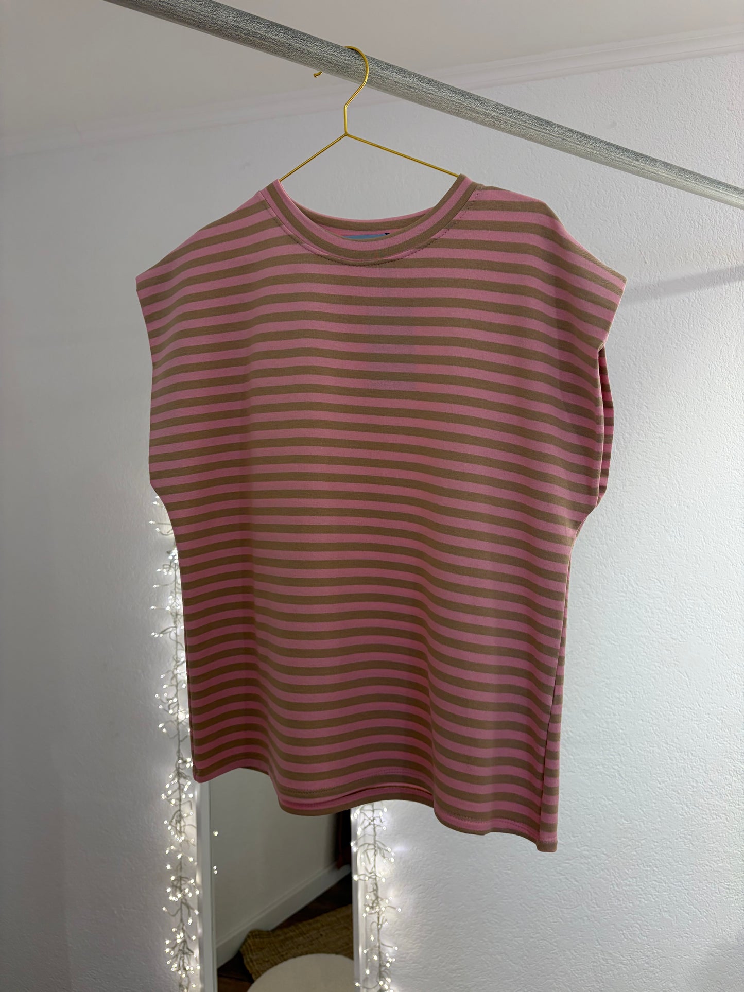 Überschnittenes Streifenshirt