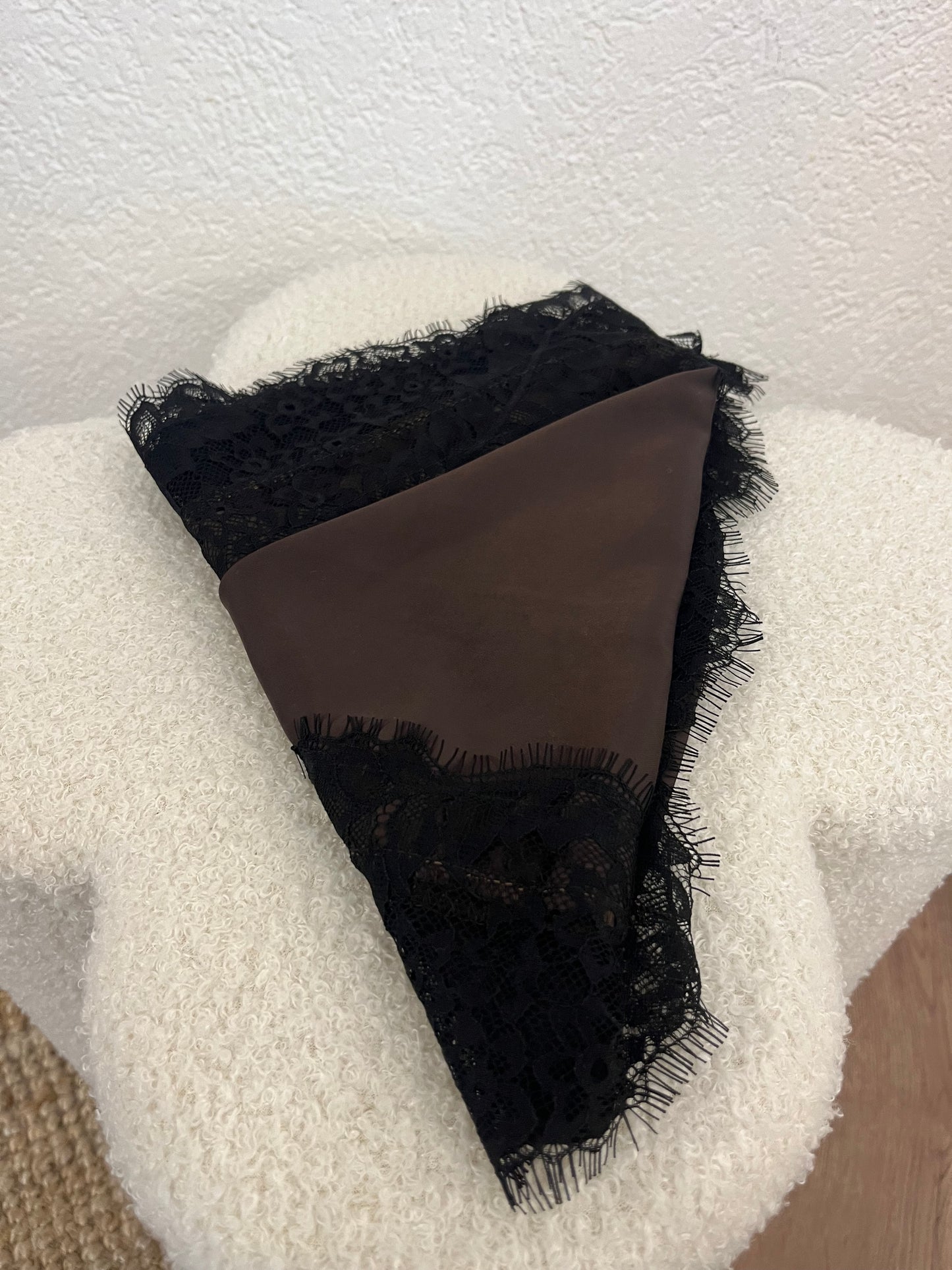 Dreiecks-Seidentuch mit Spitze versch. Farben