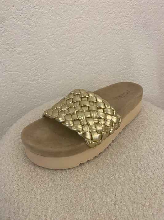Goldene geflochtene Schlappen