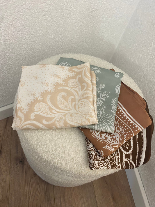 Seidentücher mit Paisley-Muster