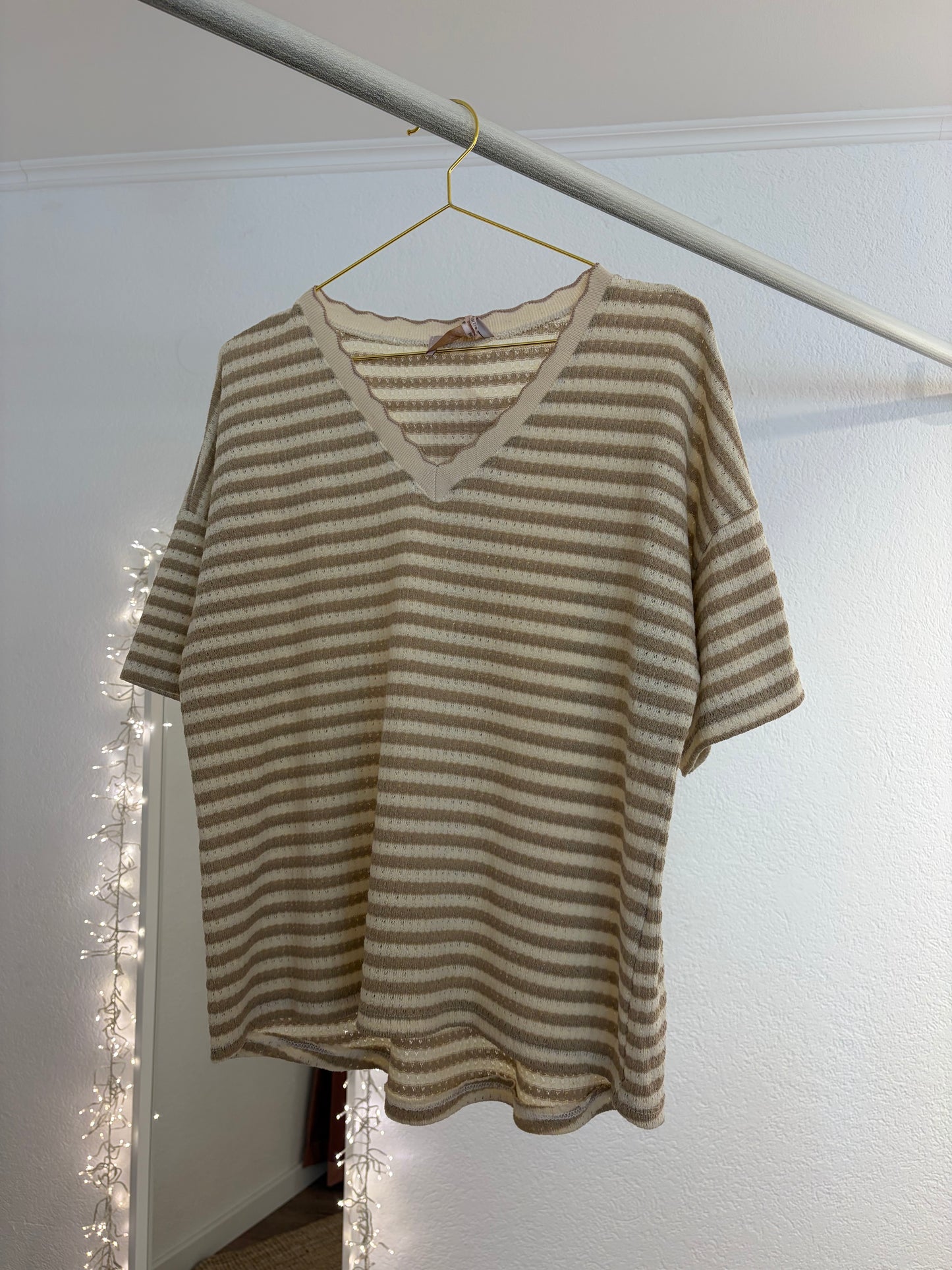 Gestreiftes V-Neck Shirt