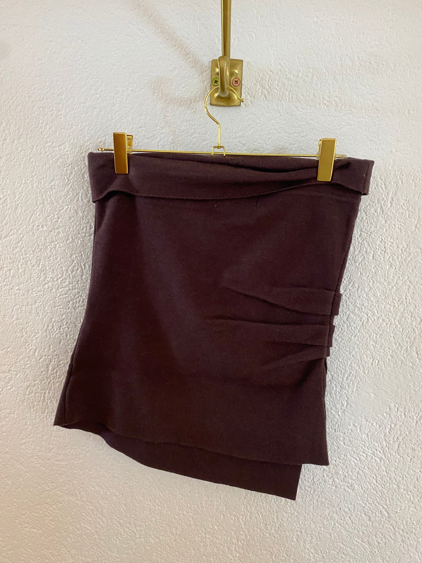 Schulterfreies Stricktop gerafft