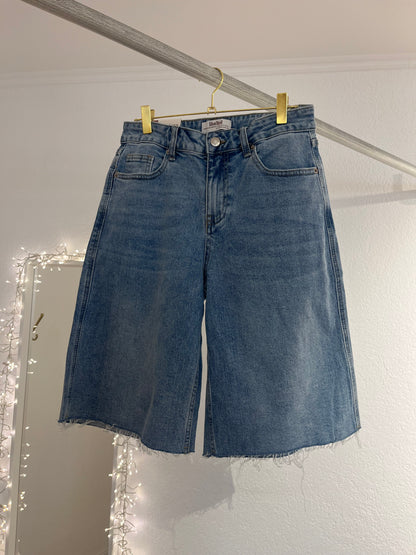 Bermuda Blue Jeans