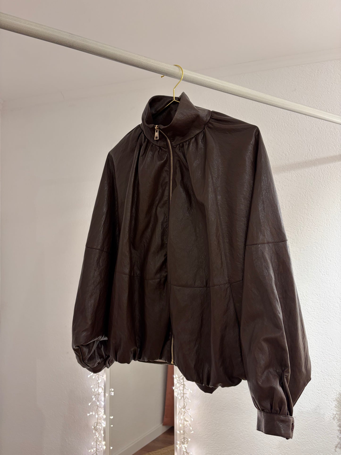 Lederjacke mit Stehkragen und Ballonärmeln