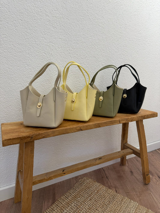 Kleine Echtledertasche mit Golddetails