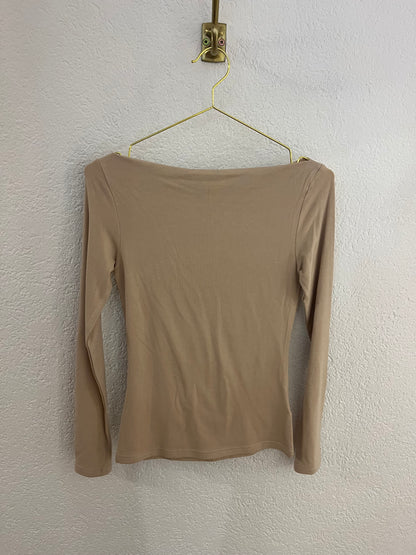 Shirt mit leichtem U-Boot Ausschnitt