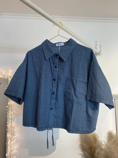 Blaues, gestreiftes Hemd