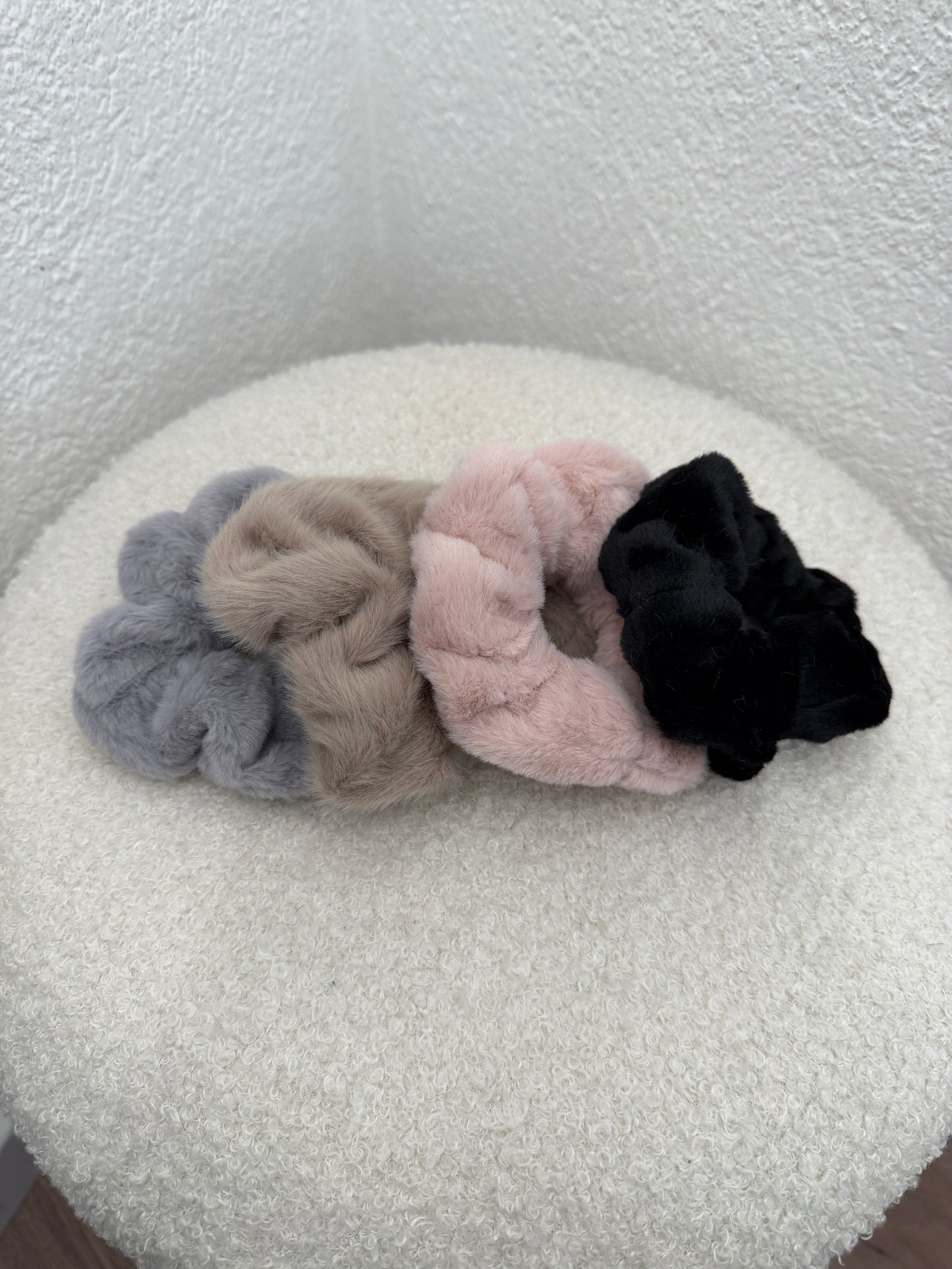 Flauschige Scrunchies versch. Farben