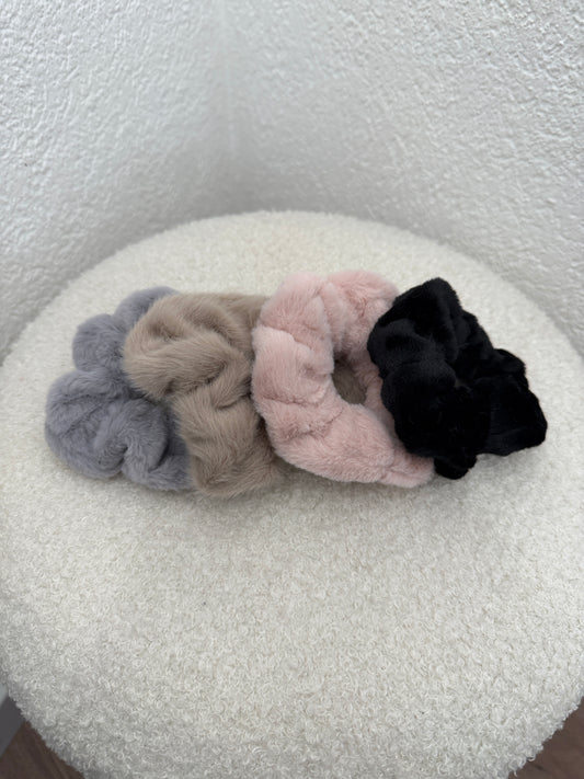 Flauschige Scrunchies versch. Farben