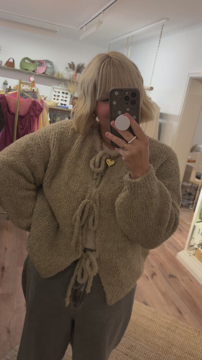 Bouclé Cardigan mit Schleifen beige